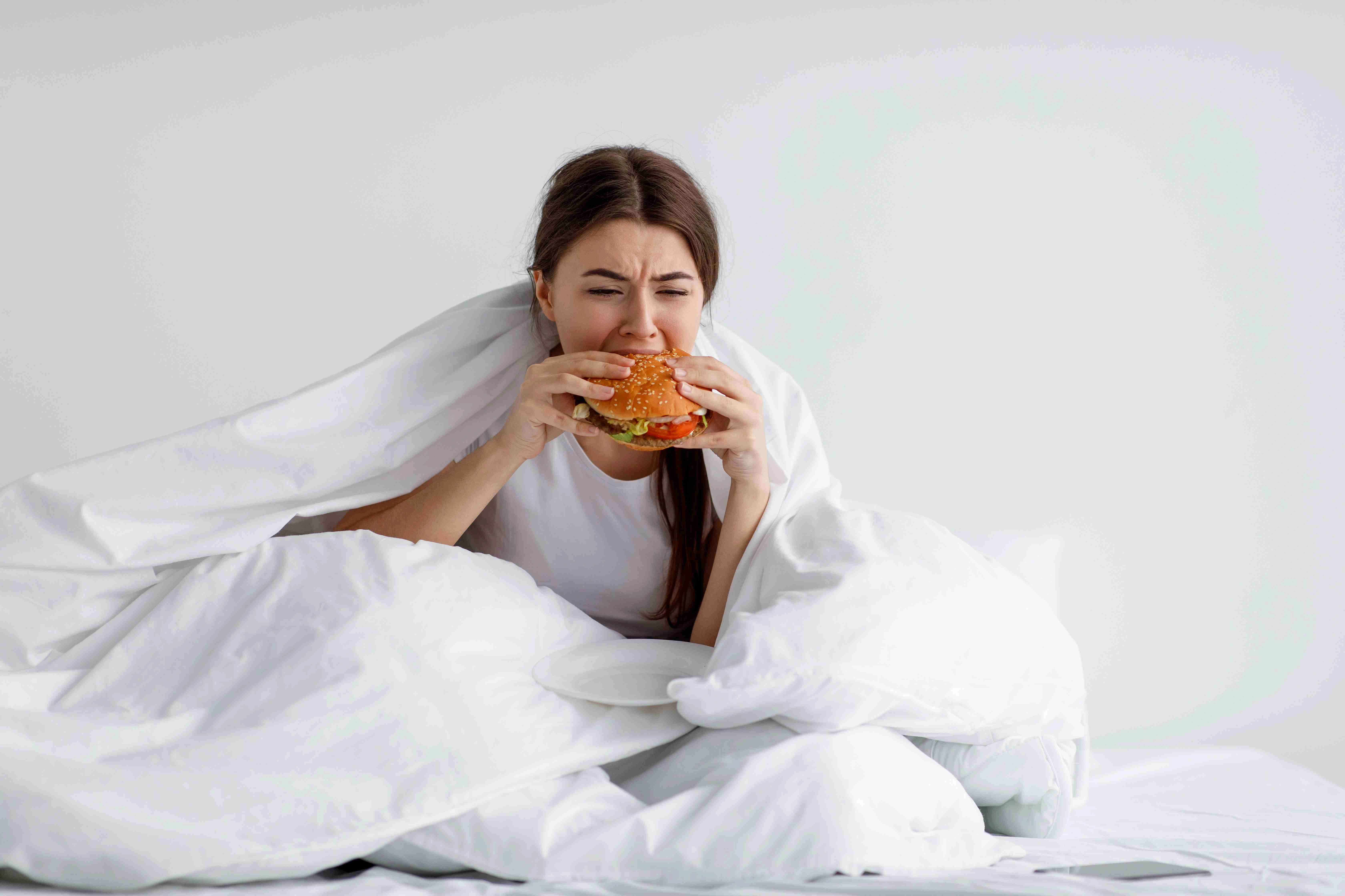 Sleep and Overeating: How Poor Sleep Affects Appetite