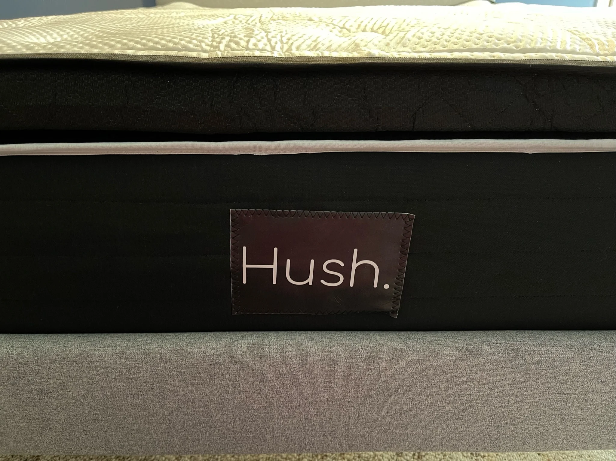 hush arctic luxe mattress logo