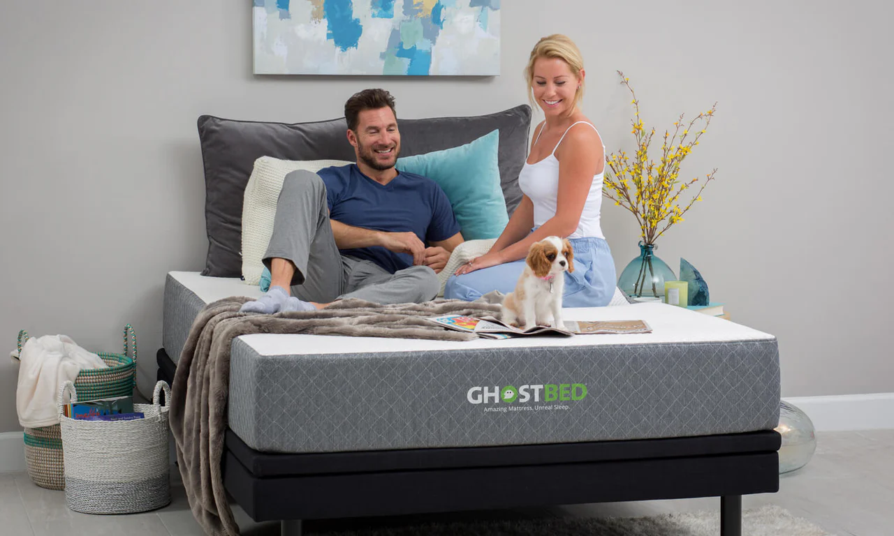 couple on ghostbed mattress