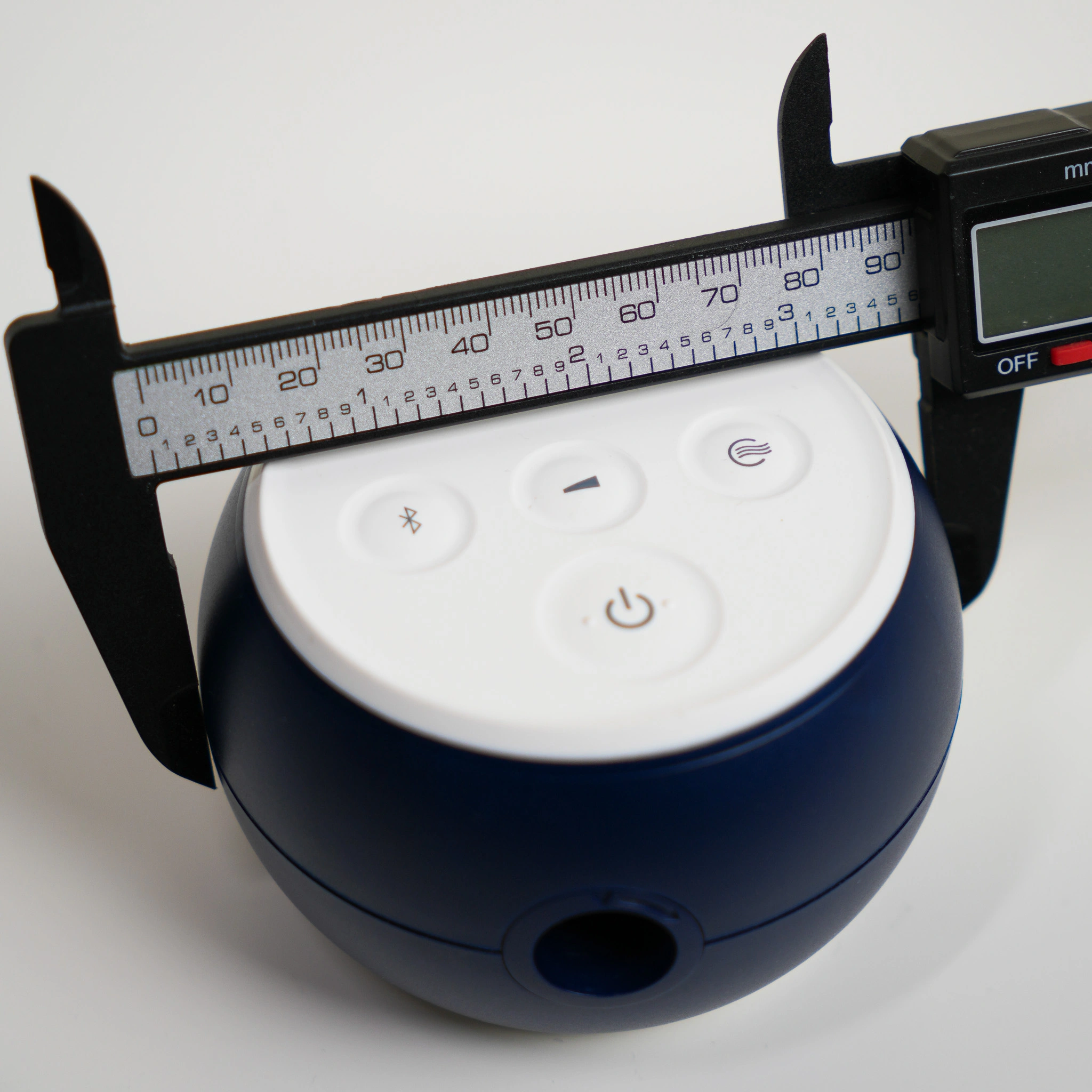 A caliper positioned across our Micro 510 review unit to illustrate its diameter.